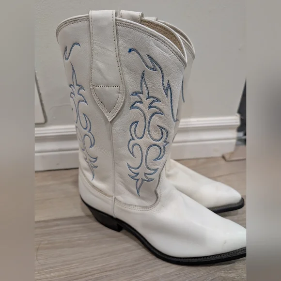 🤠 Vintage Nocona White Leather Cowboy Boots – Made in USA (Women’s 5B) - Picture 2 of 13